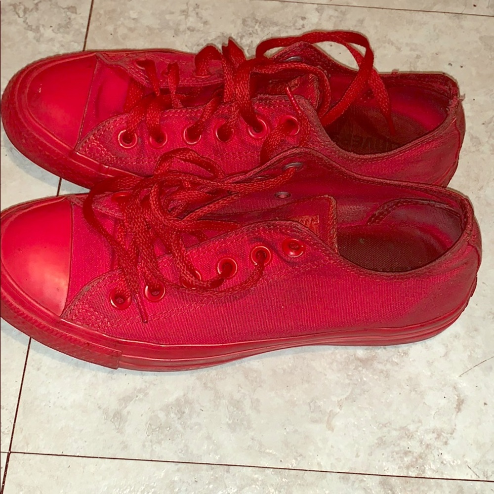 Unisex Red all star converse